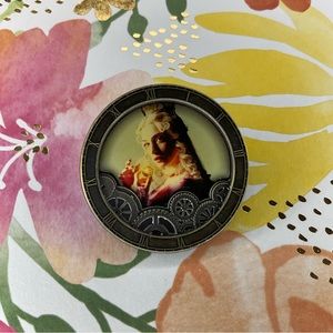 White Queen Alice in Wonderland Looking Glass Disney Pin